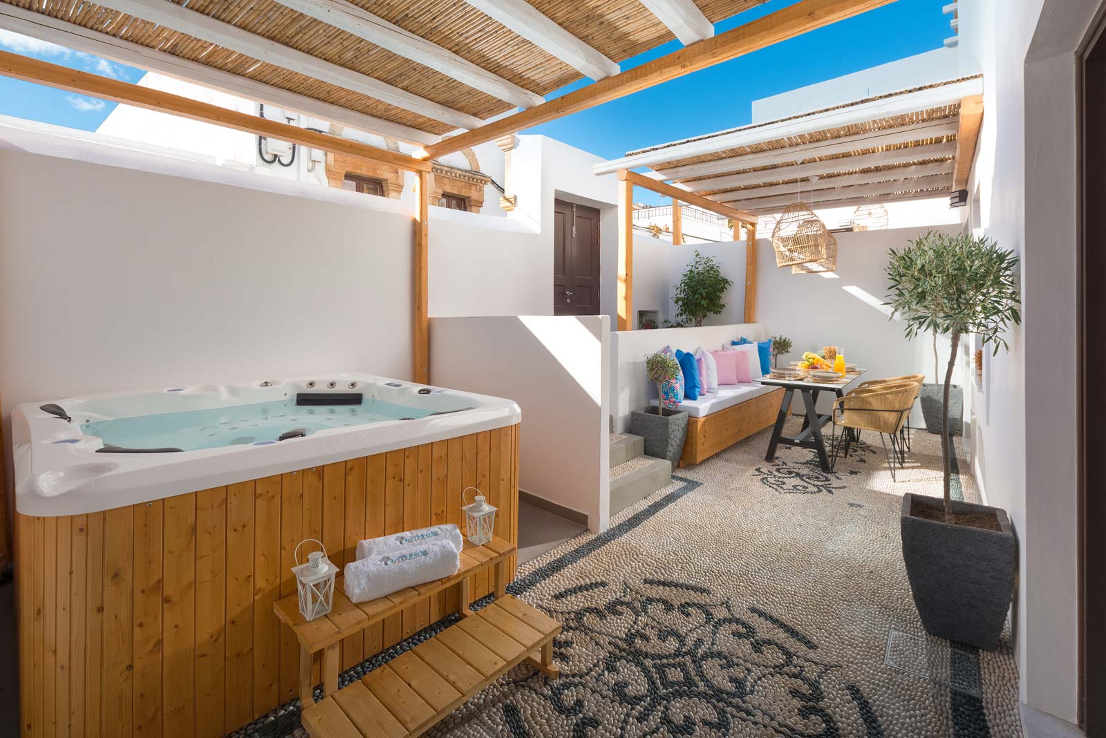 Villa Alkyoni – Courtyard with Jacuzzi Villa Alkyoni - Courtyard with Jacuzzi